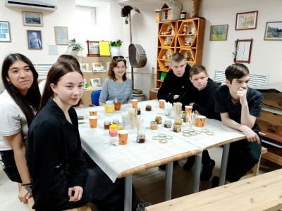 Школьники в гостях у Пчелотеки: экскурсия, истории и сладкие открытия!